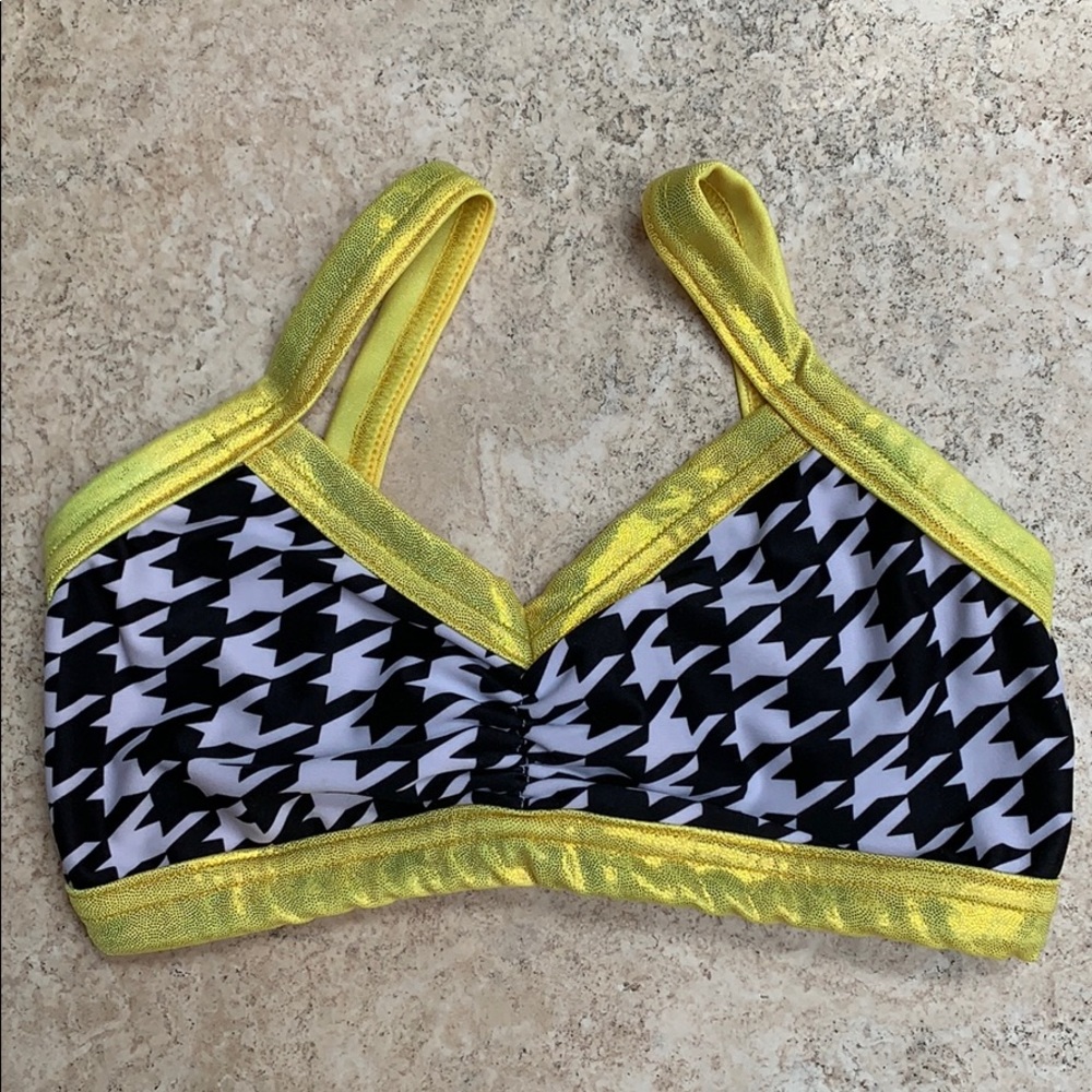 DETAILS DANCEWEAR Top in vibrant yellow